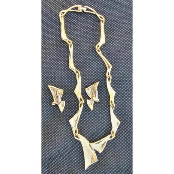 Vintage Trifari White Enamel Triangle MCM Gold Tone Collar Choker Necklace Set - Picture 7 of 11